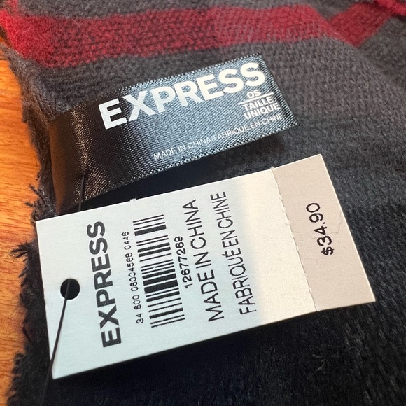 Express Plaid (Black,White,Red,Gray) Scarf NWT - Picture 5 of 9